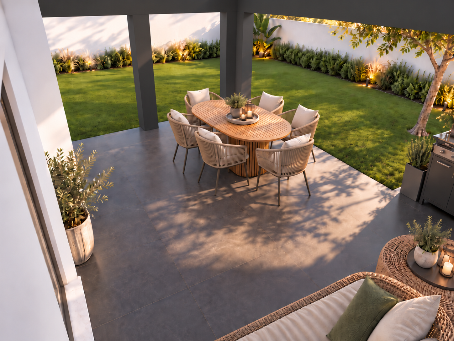 Patio coperto e giardino arredato